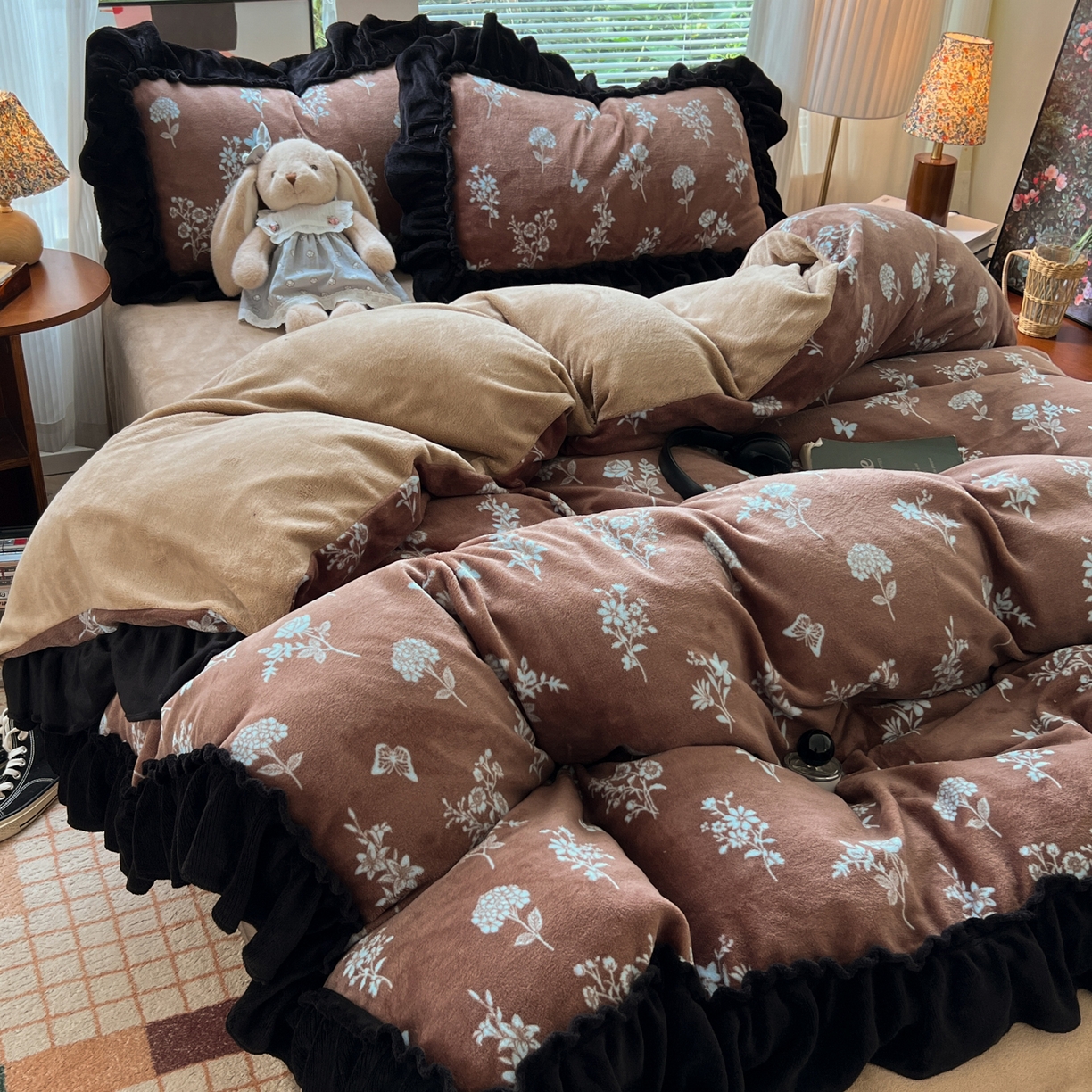 91家纺网 家纺一手货源 找家纺 韩都家居 2025新款法式花边印花牛奶绒四件套 洛莉