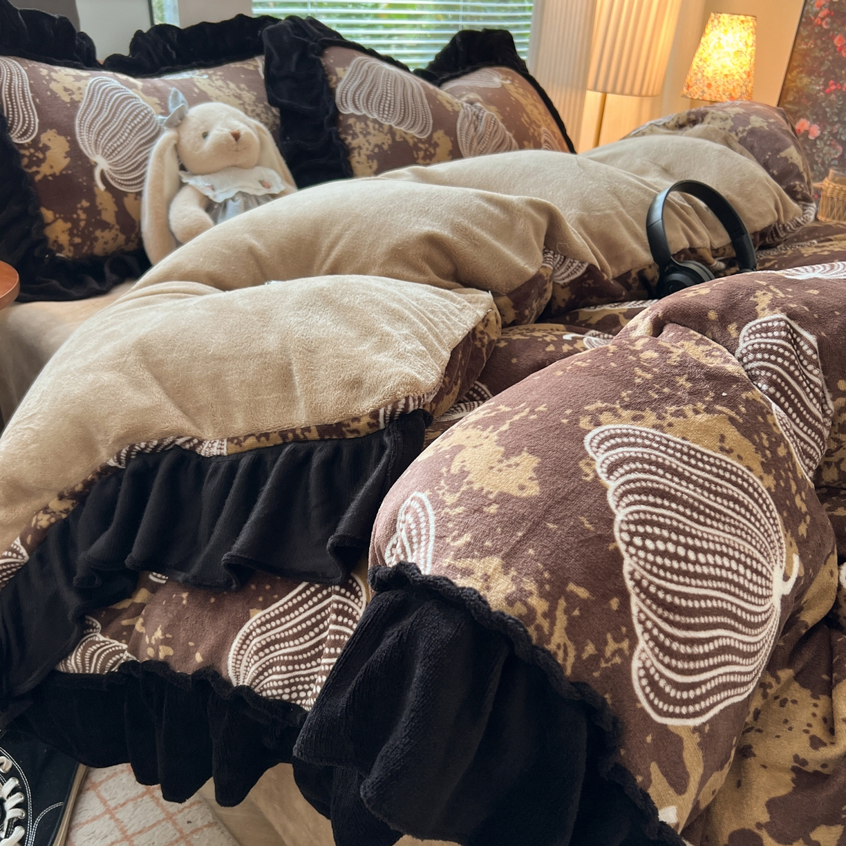 91家纺网 家纺一手货源 找家纺 韩都家居 2025新款法式花边印花牛奶绒四件套 南瓜