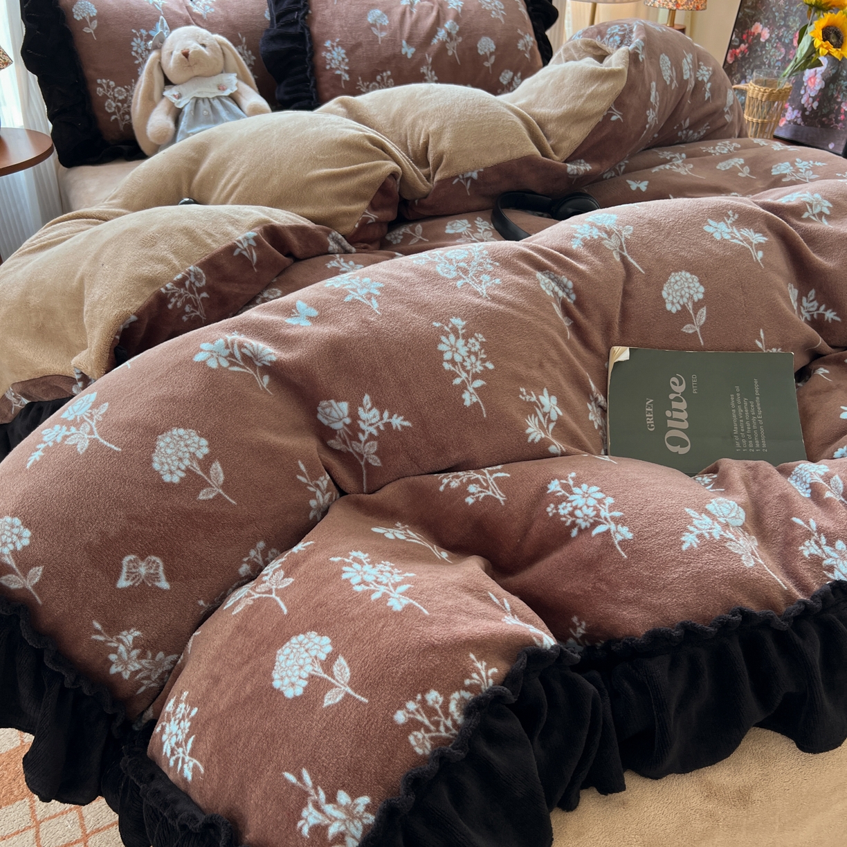 91家纺网 家纺一手货源 找家纺 韩都家居 2025新款法式花边印花牛奶绒四件套 洛莉