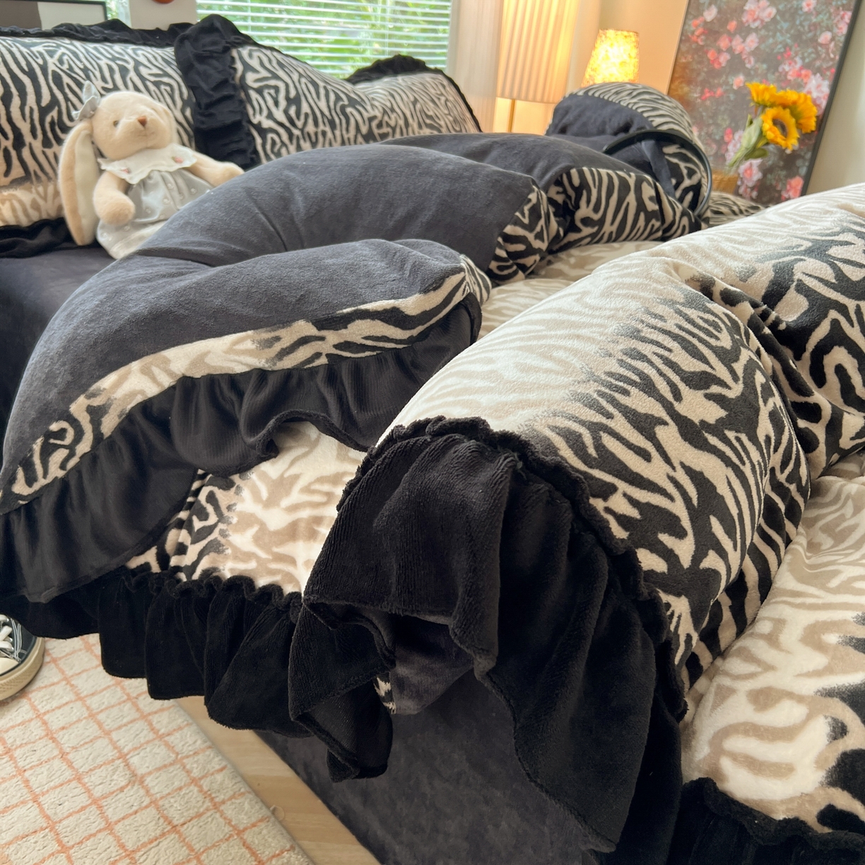 91家纺网 家纺一手货源 找家纺 韩都家居 2025新款法式花边印花牛奶绒四件套 岁月留声