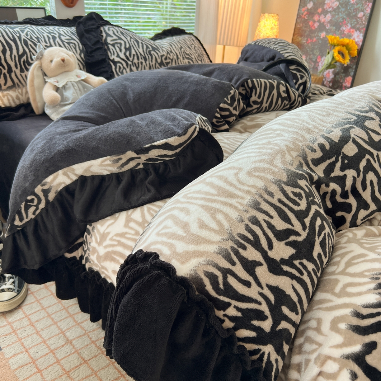 91家纺网 家纺一手货源 找家纺 韩都家居 2025新款法式花边印花牛奶绒四件套 岁月留声