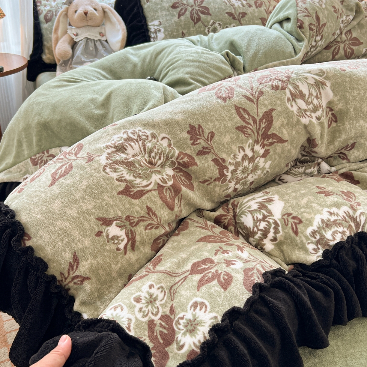 91家纺网 家纺一手货源 找家纺 韩都家居 2025新款法式花边印花牛奶绒四件套 忘忧