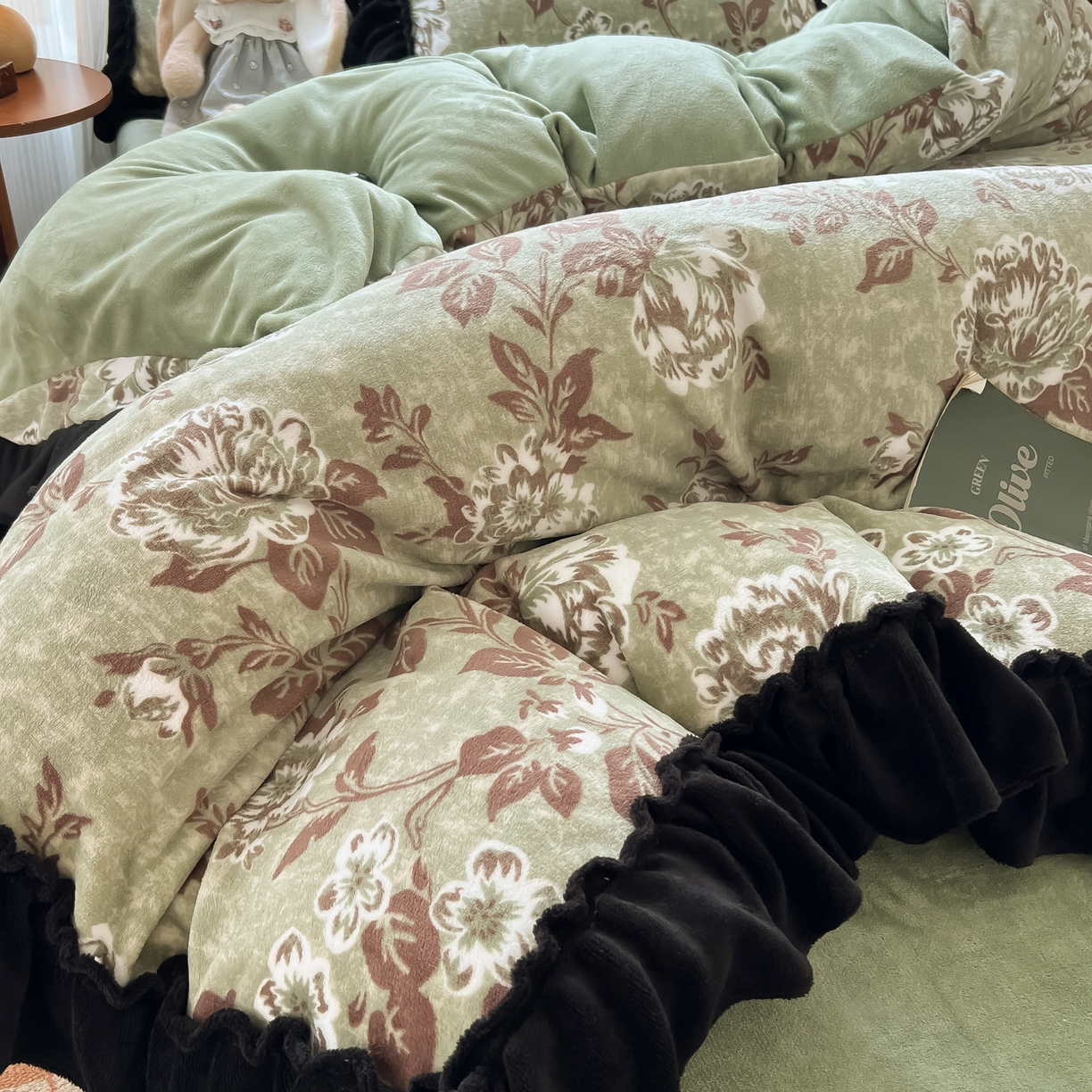 91家纺网 家纺一手货源 找家纺 韩都家居 2025新款法式花边印花牛奶绒四件套 忘忧