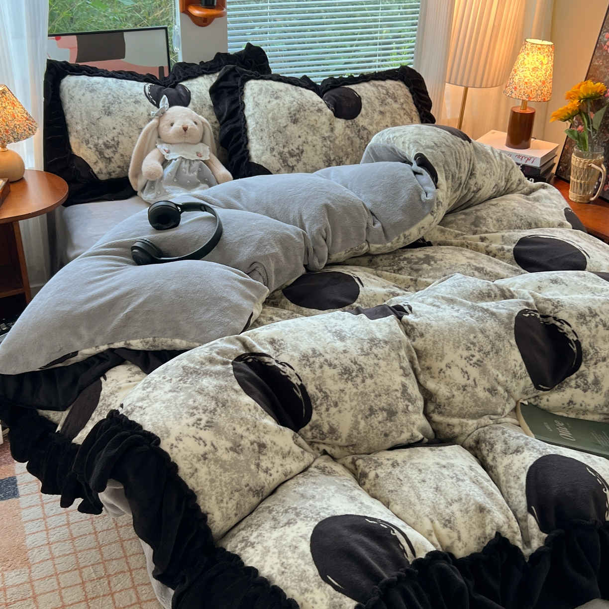 91家纺网 家纺一手货源 找家纺 韩都家居 2025新款法式花边印花牛奶绒四件套 艺境