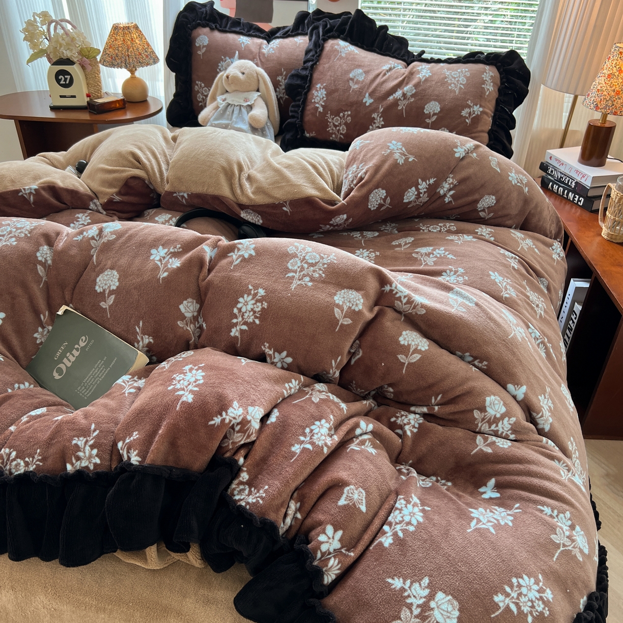 91家纺网 家纺一手货源 找家纺 韩都家居 2025新款法式花边印花牛奶绒四件套 洛莉