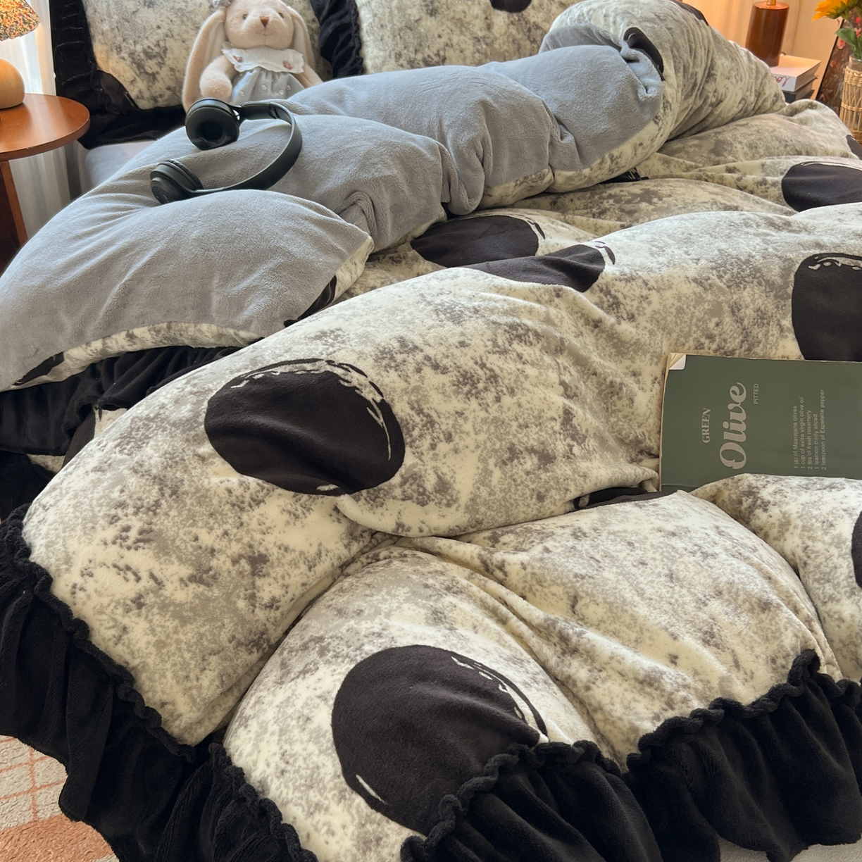 91家纺网 家纺一手货源 找家纺 韩都家居 2025新款法式花边印花牛奶绒四件套 艺境