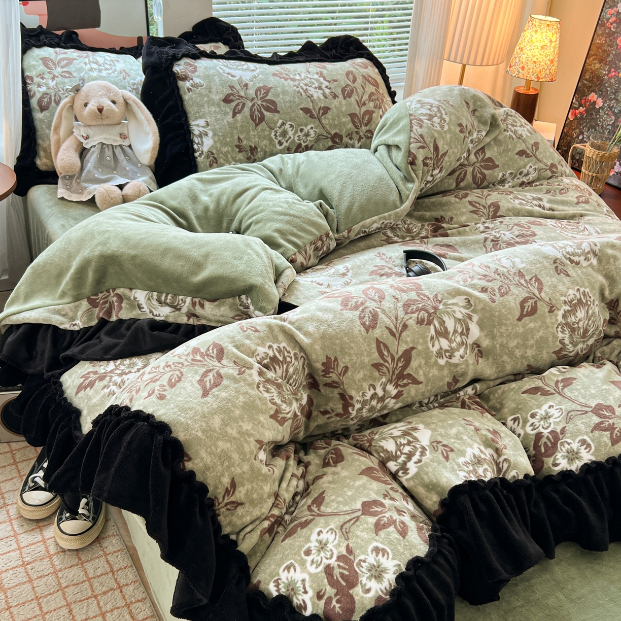 91家纺网 家纺一手货源 找家纺 韩都家居 2025新款法式花边印花牛奶绒四件套 忘忧