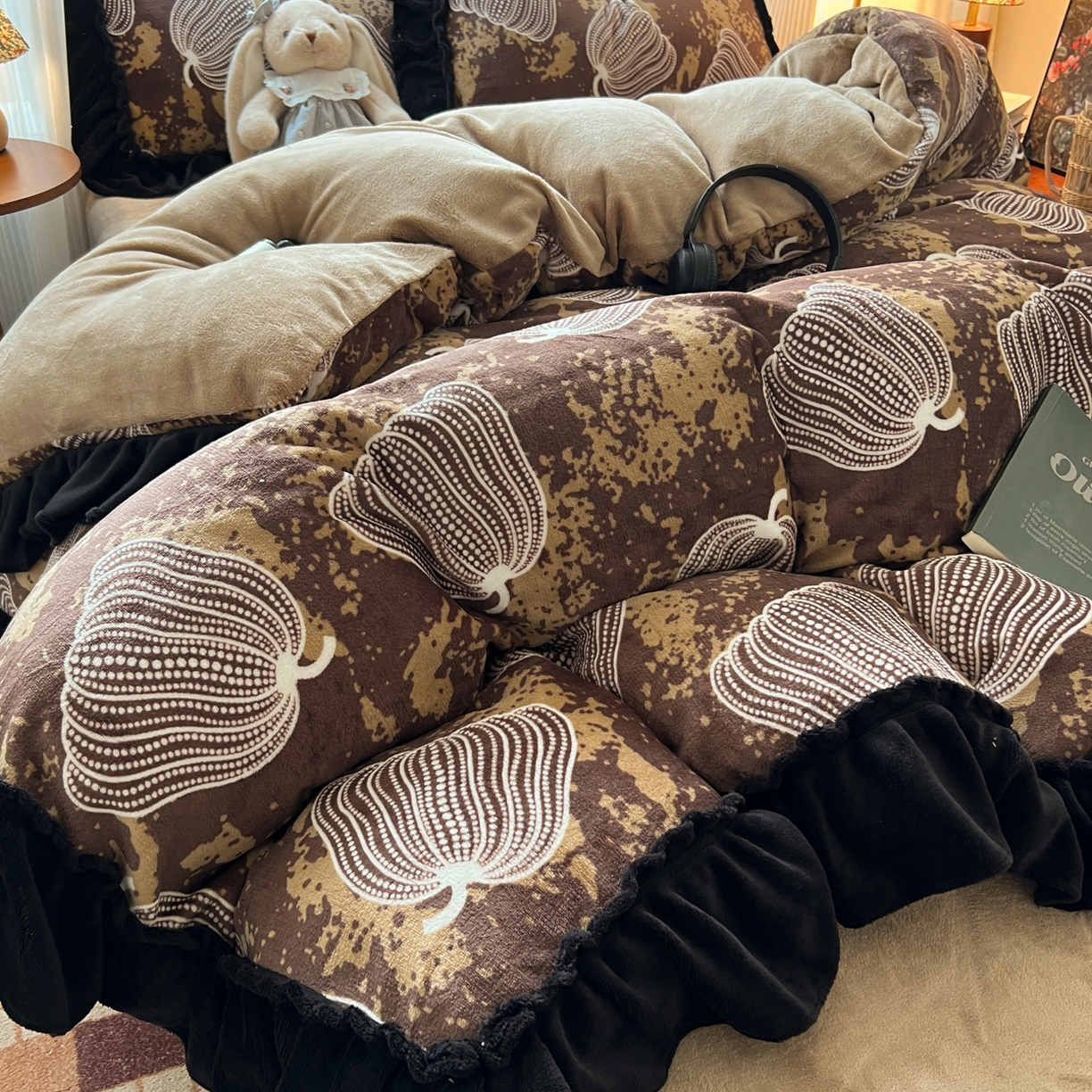 91家纺网 家纺一手货源 找家纺 韩都家居 2025新款法式花边印花牛奶绒四件套 南瓜