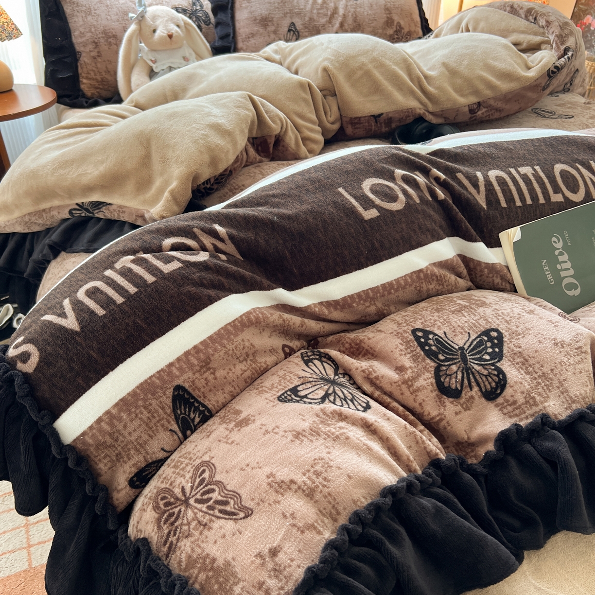 91家纺网 家纺一手货源 找家纺 韩都家居 2025新款法式花边印花牛奶绒四件套 陌离