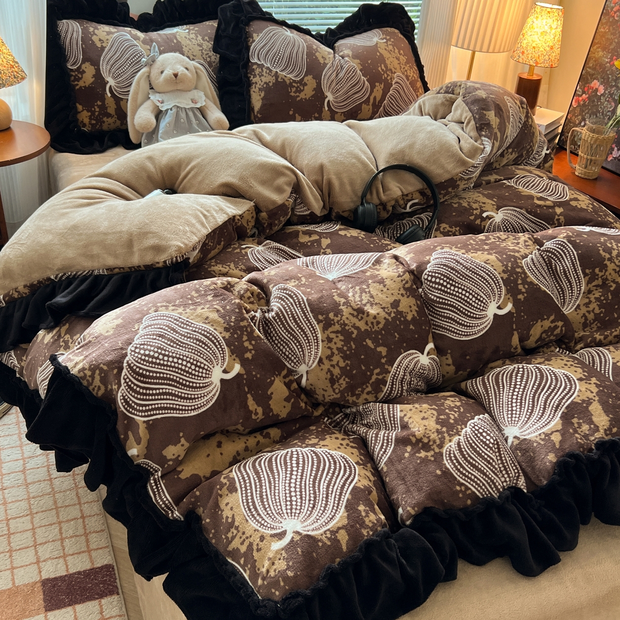 91家纺网 家纺一手货源 找家纺 韩都家居 2025新款法式花边印花牛奶绒四件套 南瓜