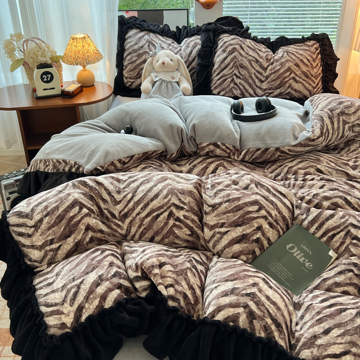 91家纺网 家纺一手货源 找家纺 韩都家居 2025新款法式花边印花牛奶绒四件套 豹纹咖