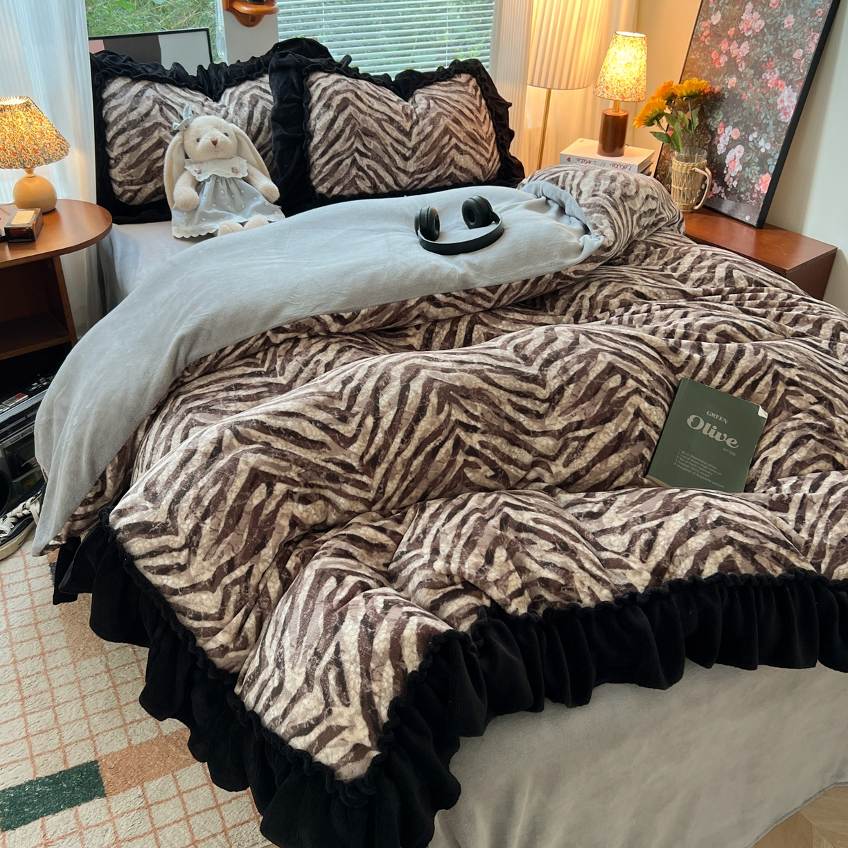 91家纺网 家纺一手货源 找家纺 韩都家居 2025新款法式花边印花牛奶绒四件套 豹纹咖