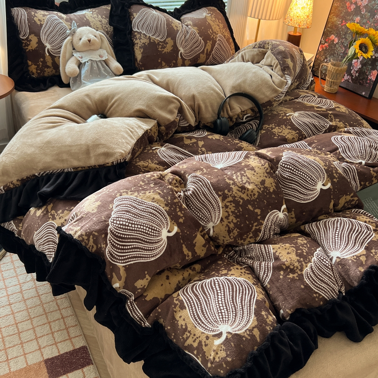 91家纺网 家纺一手货源 找家纺 韩都家居 2025新款法式花边印花牛奶绒四件套 南瓜