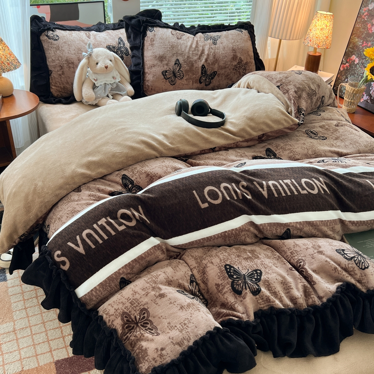 91家纺网 家纺一手货源 找家纺 韩都家居 2025新款法式花边印花牛奶绒四件套 陌离