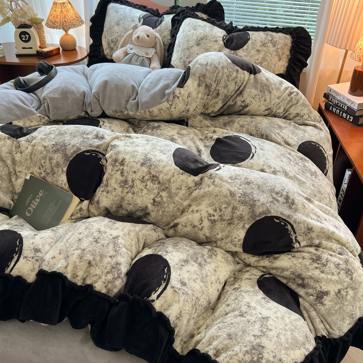 91家纺网 家纺一手货源 找家纺 韩都家居 2025新款法式花边印花牛奶绒四件套 艺境