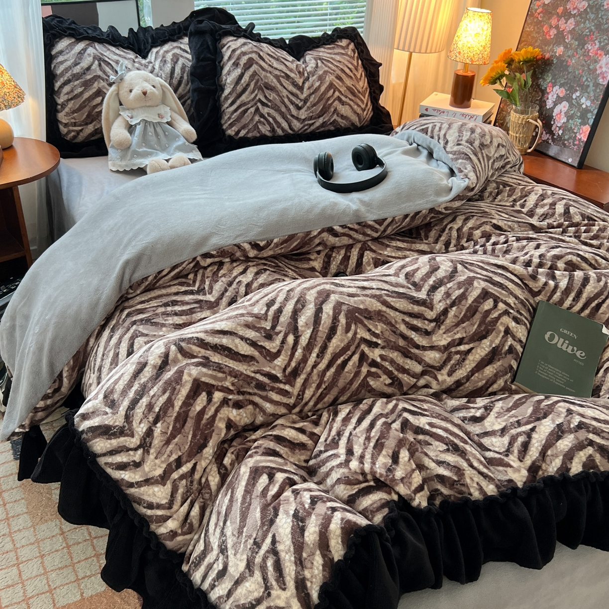 91家纺网 家纺一手货源 找家纺 韩都家居 2025新款法式花边印花牛奶绒四件套 豹纹咖