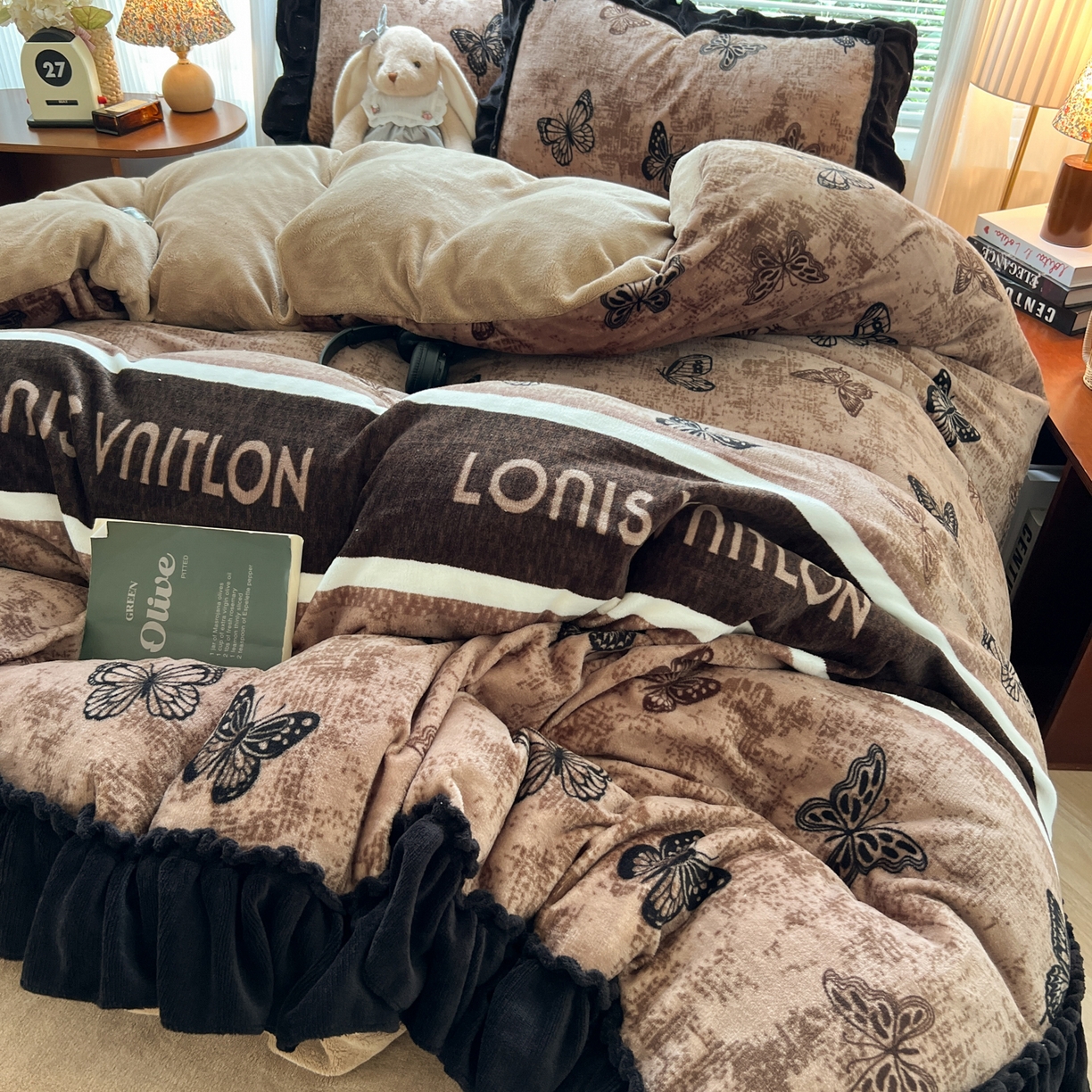 91家纺网 家纺一手货源 找家纺 韩都家居 2025新款法式花边印花牛奶绒四件套 陌离