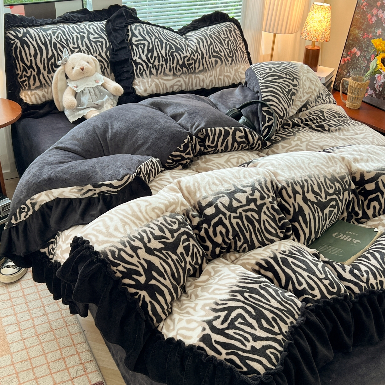 91家纺网 家纺一手货源 找家纺 韩都家居 2025新款法式花边印花牛奶绒四件套 岁月留声