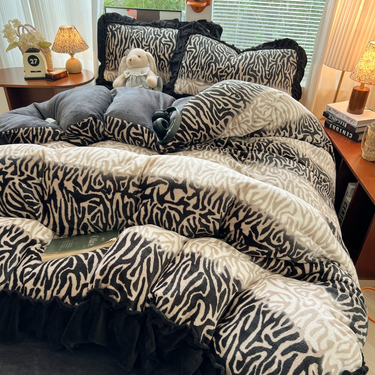 91家纺网 家纺一手货源 找家纺 韩都家居 2025新款法式花边印花牛奶绒四件套 岁月留声