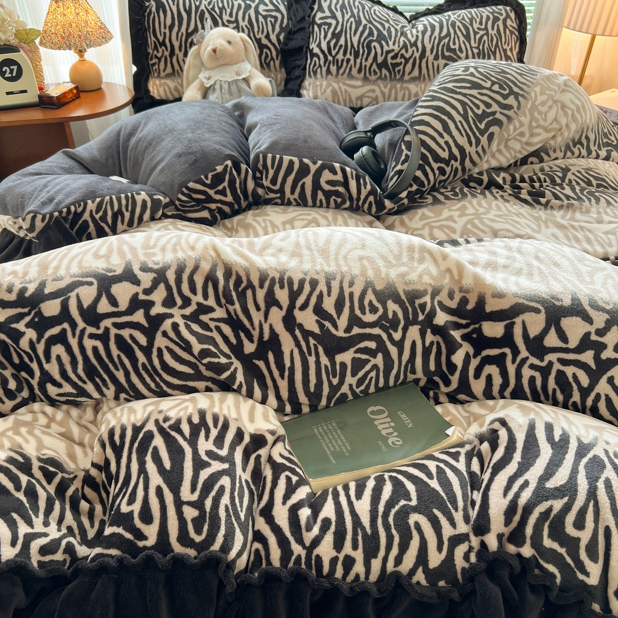 91家纺网 家纺一手货源 找家纺 韩都家居 2025新款法式花边印花牛奶绒四件套 岁月留声