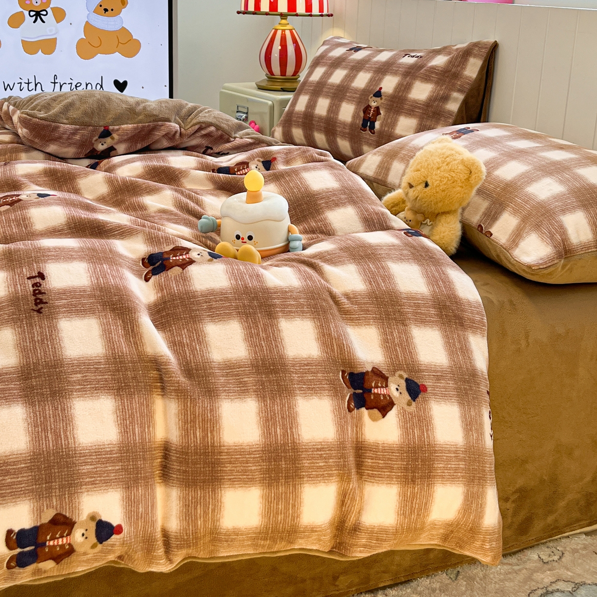 91家纺网 家纺一手货源 找家纺 佳汐蓝家纺 2025新款190克高克重牛奶绒印花四件套 芭乐-咖+摩卡棕