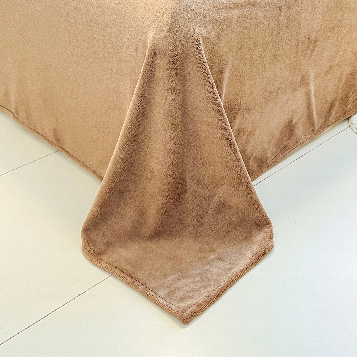 91家纺网 家纺一手货源 找家纺 佳汐蓝家纺 2025新款190克高克重牛奶绒印花四件套 芭乐-咖+摩卡棕