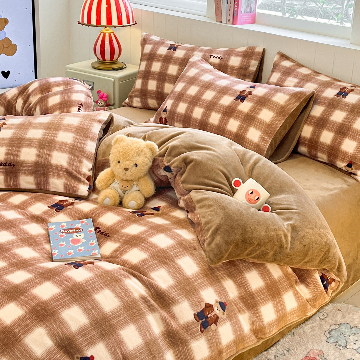 91家纺网 家纺一手货源 找家纺 佳汐蓝家纺 2025新款190克高克重牛奶绒印花四件套 芭乐-咖+摩卡棕