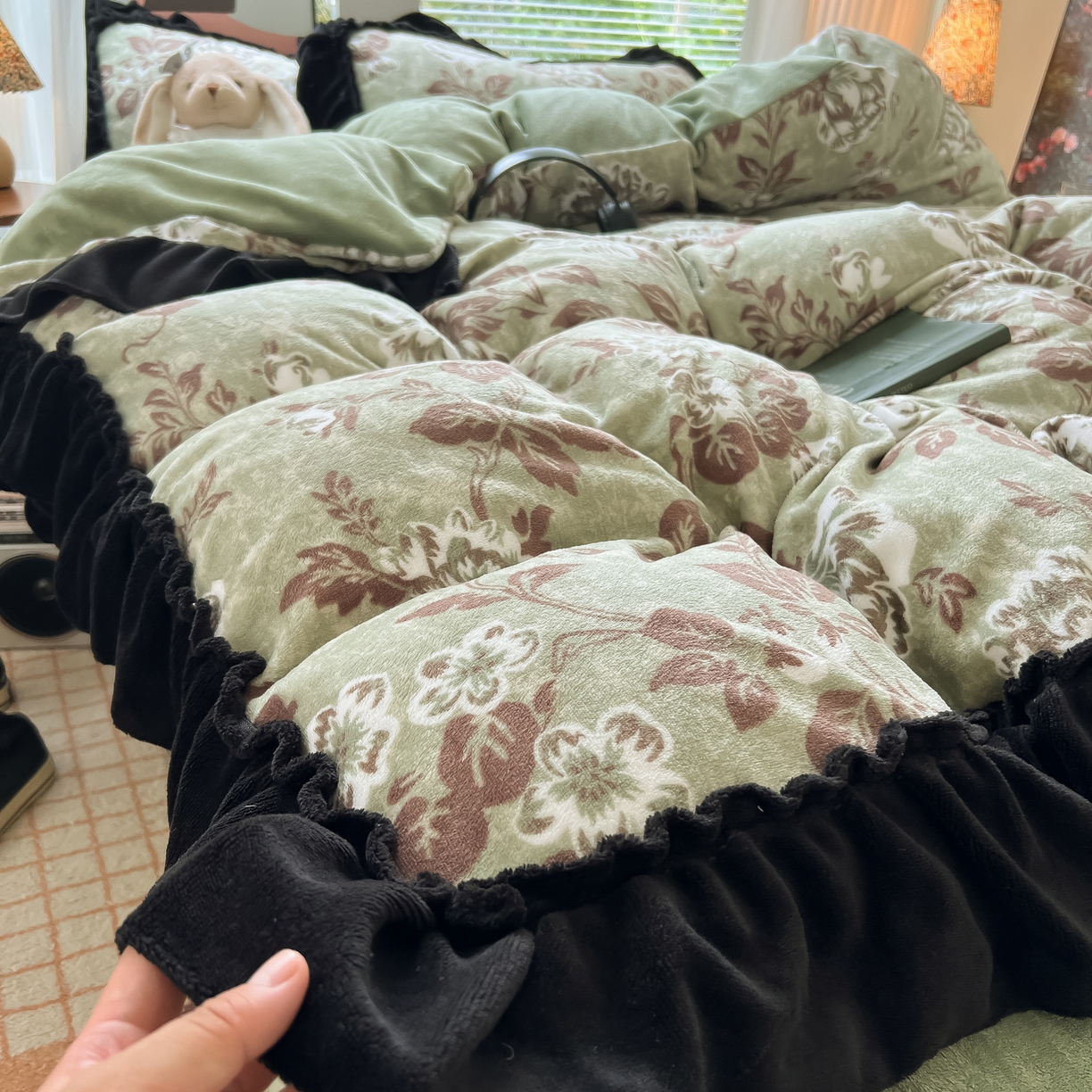 91家纺网 家纺一手货源 找家纺 韩都家居 2025新款法式花边印花牛奶绒四件套 忘忧