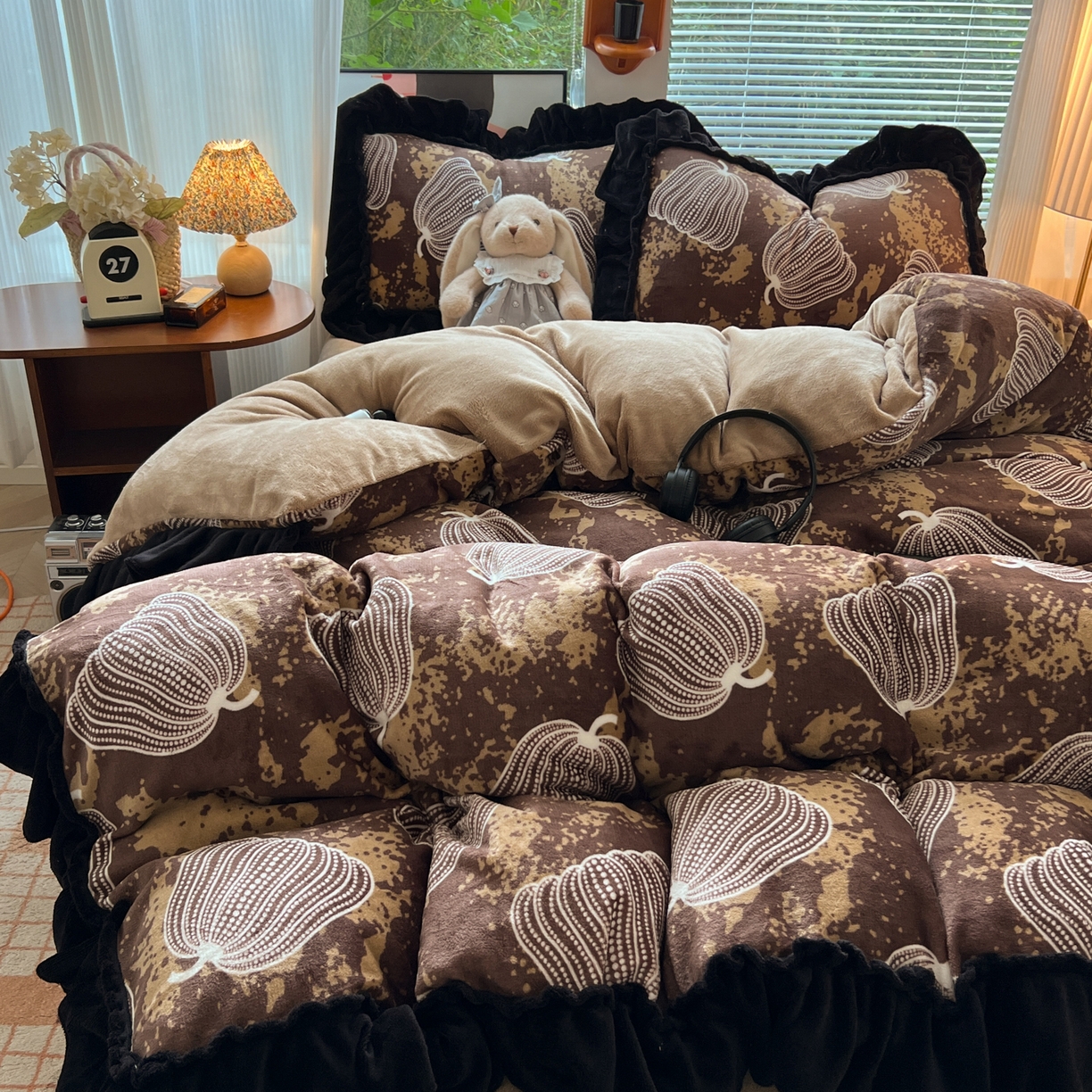 91家纺网 家纺一手货源 找家纺 韩都家居 2025新款法式花边印花牛奶绒四件套 南瓜