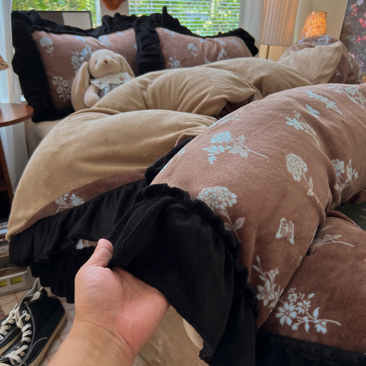 91家纺网 家纺一手货源 找家纺 韩都家居 2025新款法式花边印花牛奶绒四件套 洛莉