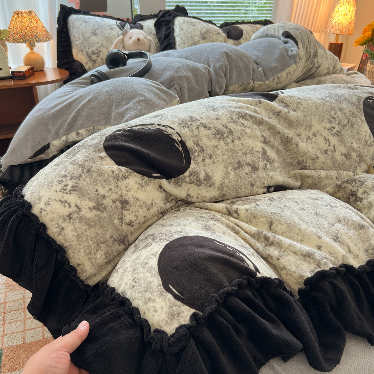 91家纺网 家纺一手货源 找家纺 韩都家居 2025新款法式花边印花牛奶绒四件套 艺境