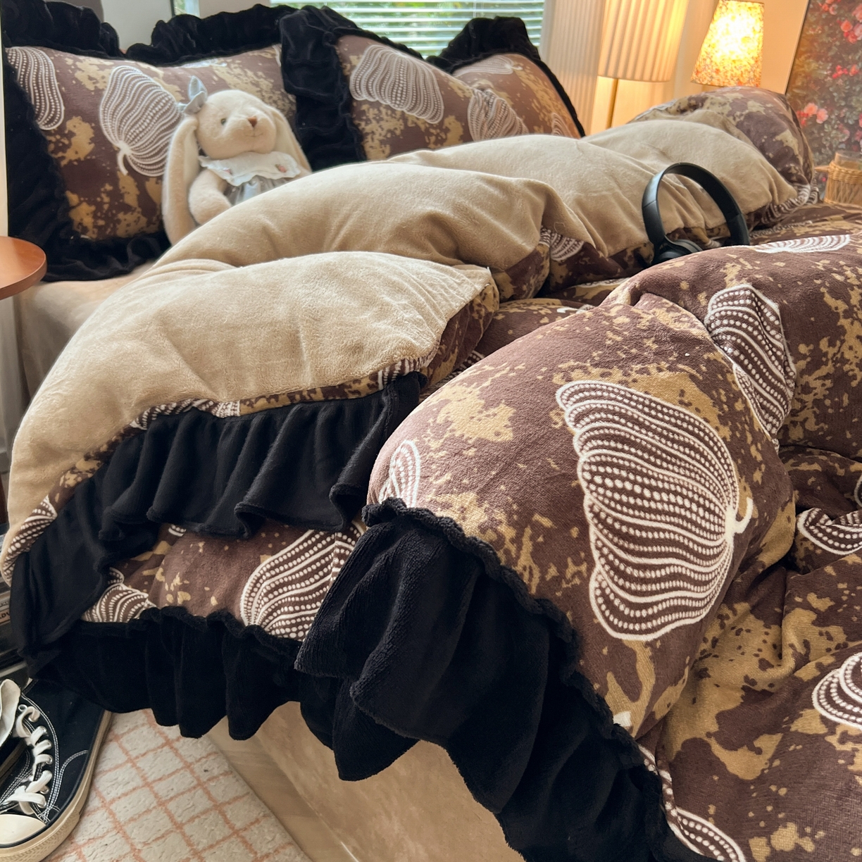 91家纺网 家纺一手货源 找家纺 韩都家居 2025新款法式花边印花牛奶绒四件套 南瓜