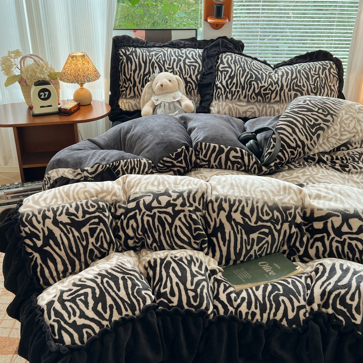 91家纺网 家纺一手货源 找家纺 韩都家居 2025新款法式花边印花牛奶绒四件套 岁月留声