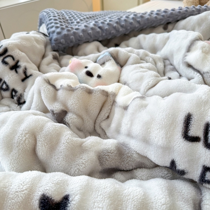 91家纺网 家纺一手货源 找家纺 （总）宜梦家居 2025新款獭兔绒三层夹棉加厚豆豆棉被子被芯