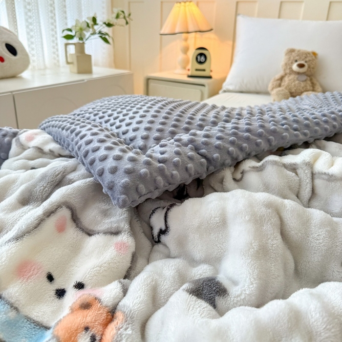 91家纺网 家纺一手货源 找家纺 （总）宜梦家居 2025新款獭兔绒三层夹棉加厚豆豆棉被子被芯