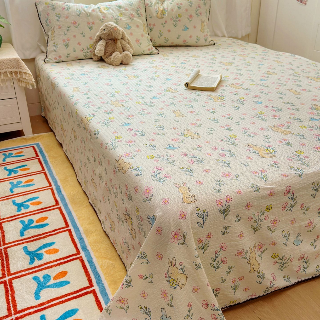 91家纺网 家纺一手货源 找家纺 优卡迪家纺馆 2025新款皱皱棉小花边床单（下载文件包含买家秀） 花园小兔