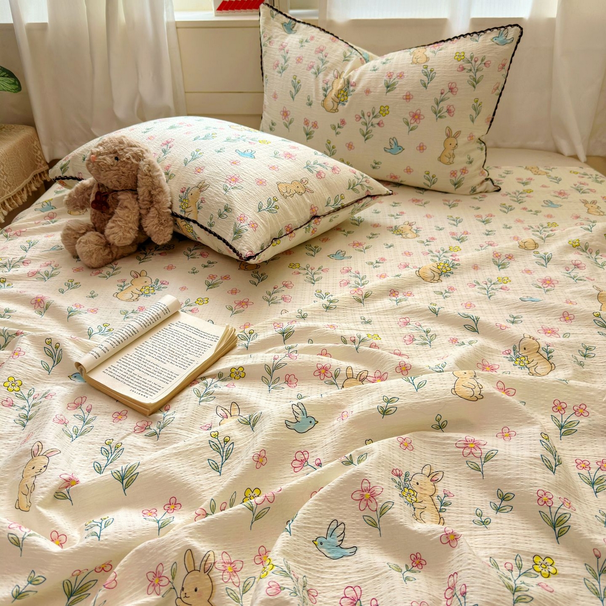 91家纺网 家纺一手货源 找家纺 优卡迪家纺馆 2025新款皱皱棉小花边床单（下载文件包含买家秀） 花园小兔