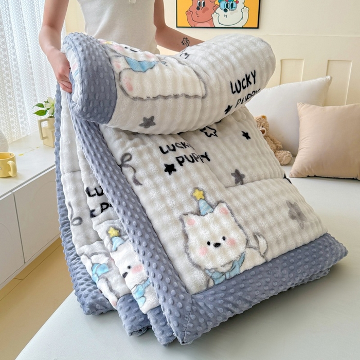 91家纺网 家纺一手货源 找家纺 （总）宜梦家居 2025新款獭兔绒三层夹棉加厚豆豆棉被子被芯