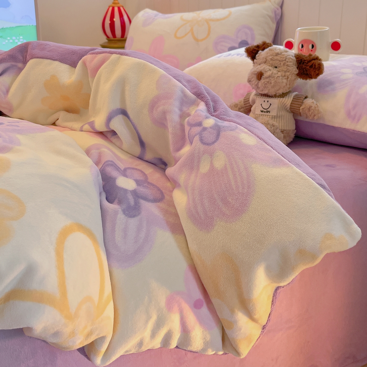 91家纺网 家纺一手货源 找家纺 佳汐蓝家纺 2025新款190克高克重牛奶绒印花四件套 花香四溢+丁香紫