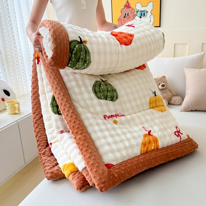 91家纺网 家纺一手货源 找家纺 （总）宜梦家居 2025新款獭兔绒三层夹棉加厚豆豆棉被子被芯