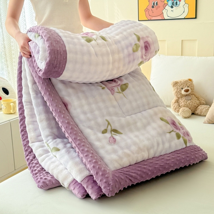 91家纺网 家纺一手货源 找家纺 （总）宜梦家居 2025新款獭兔绒三层夹棉加厚豆豆棉被子被芯