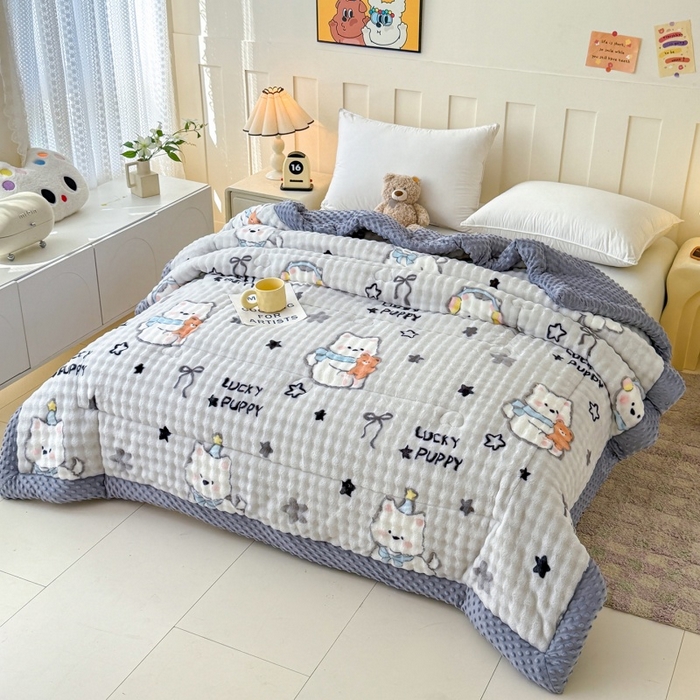 91家纺网 家纺一手货源 找家纺 宜梦家居 2025新款獭兔绒三层夹棉加厚豆豆棉被子被芯 抱抱熊