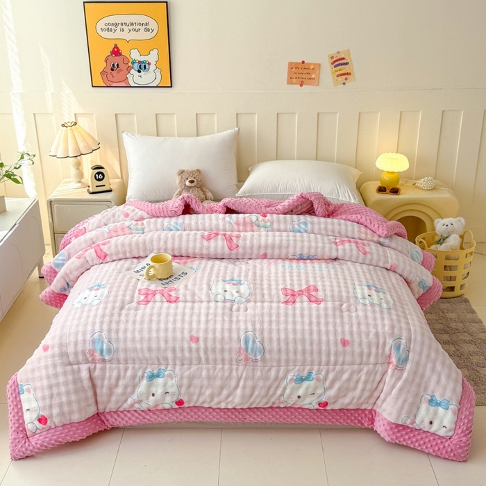 91家纺网 家纺一手货源 找家纺 宜梦家居 2025新款獭兔绒三层夹棉加厚豆豆棉被子被芯 蛋糕猫