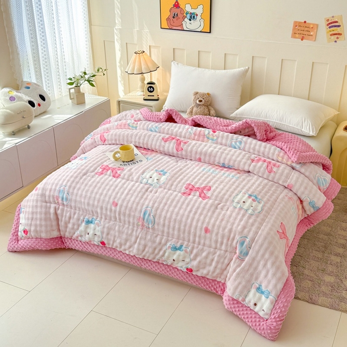 91家纺网 家纺一手货源 找家纺 宜梦家居 2025新款獭兔绒三层夹棉加厚豆豆棉被子被芯 蛋糕猫