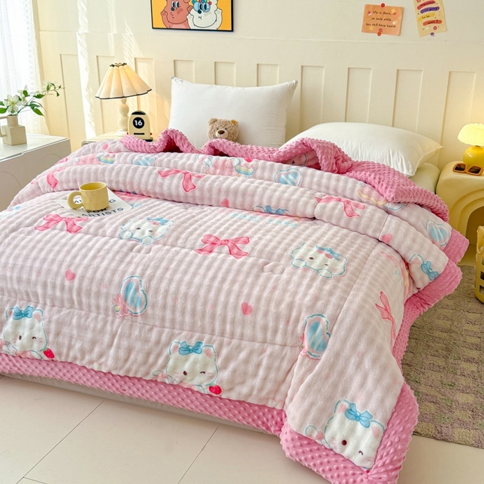 91家纺网 家纺一手货源 找家纺 宜梦家居 2025新款獭兔绒三层夹棉加厚豆豆棉被子被芯 蛋糕猫