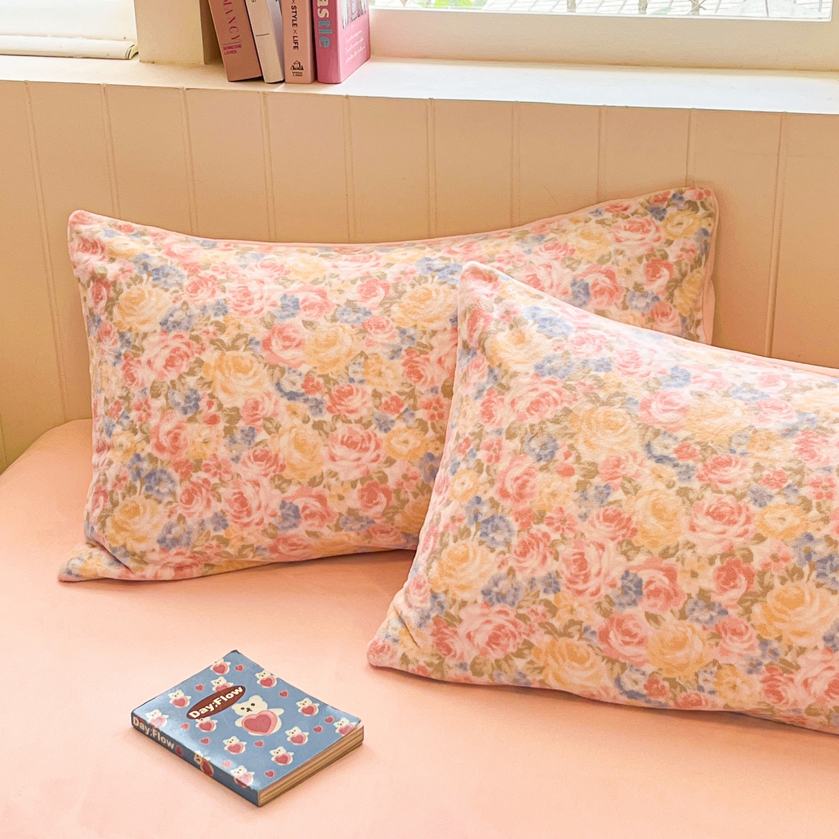 91家纺网 家纺一手货源 找家纺 佳汐蓝家纺 2025新款190克高克重牛奶绒印花四件套 花奕+奶油粉