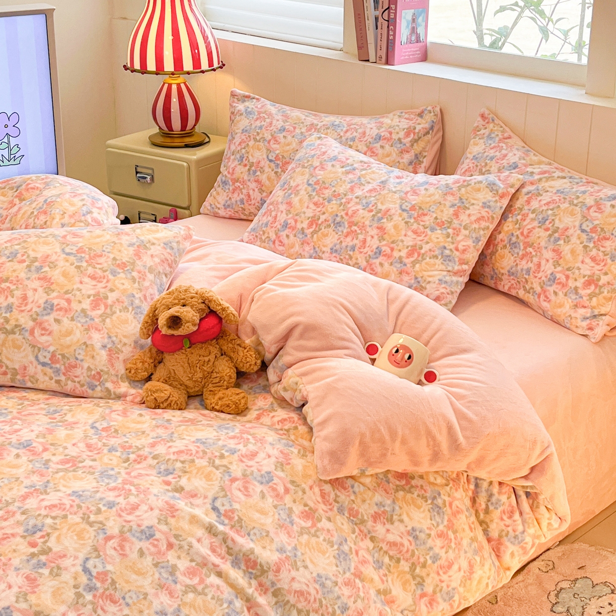 91家纺网 家纺一手货源 找家纺 佳汐蓝家纺 2025新款190克高克重牛奶绒印花四件套 花奕+奶油粉