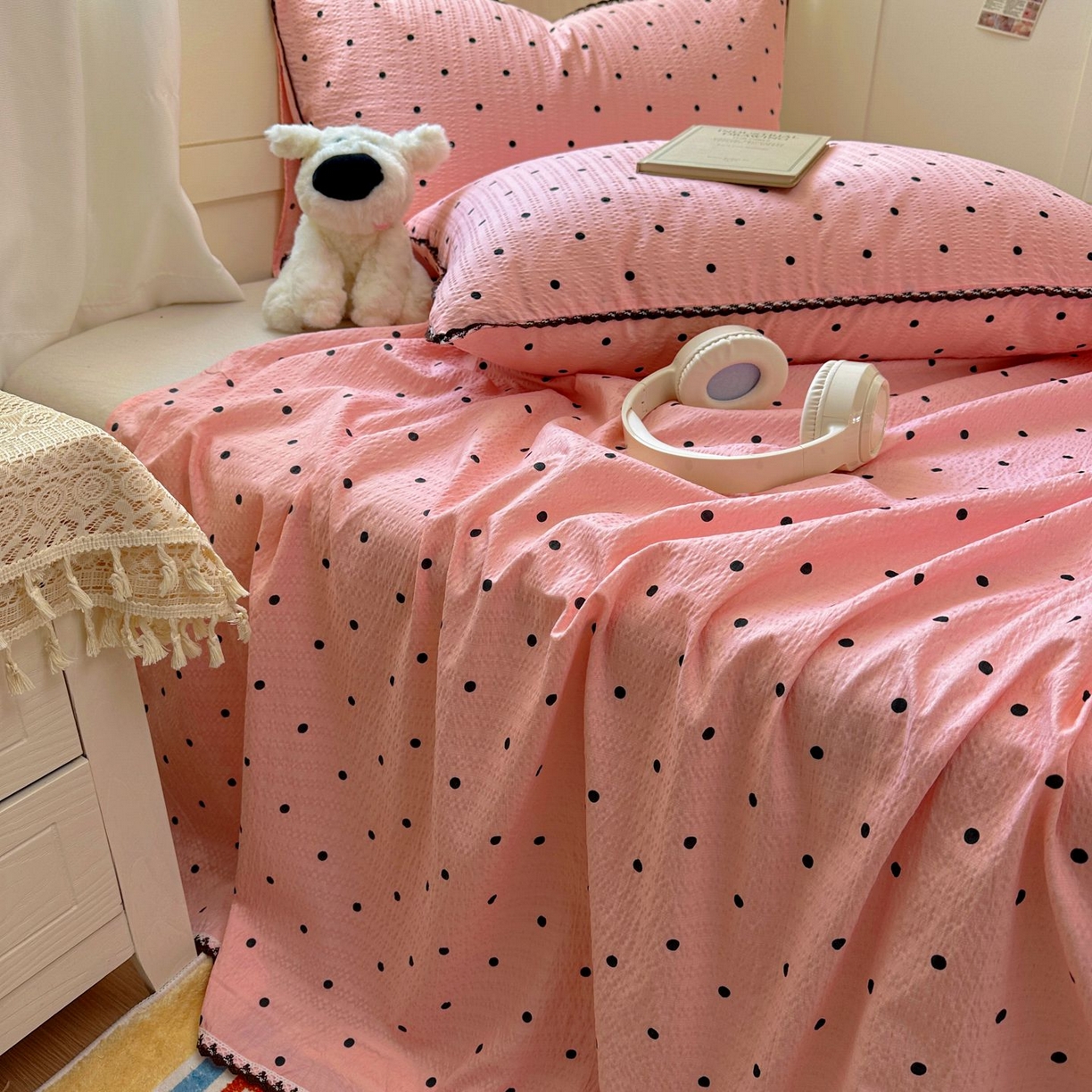 91家纺网 家纺一手货源 找家纺 优卡迪家纺馆 2025新款皱皱棉小花边床单（下载文件包含买家秀） 波点生活-粉