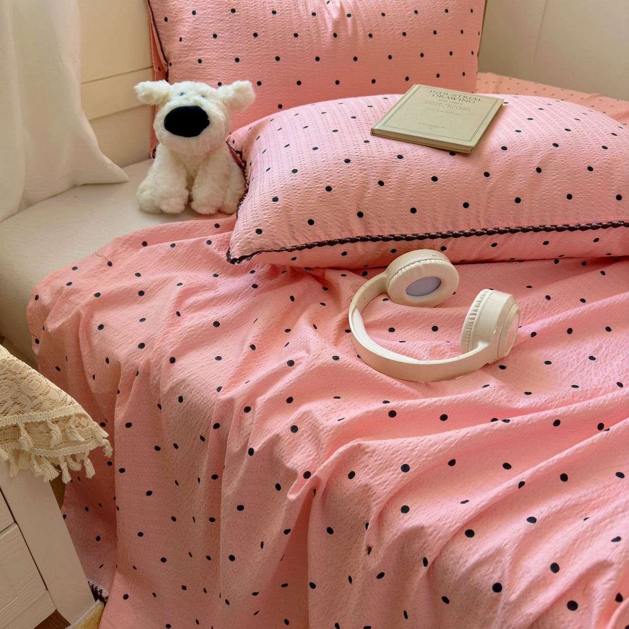 91家纺网 家纺一手货源 找家纺 优卡迪家纺馆 2025新款皱皱棉小花边床单（下载文件包含买家秀） 波点生活-粉