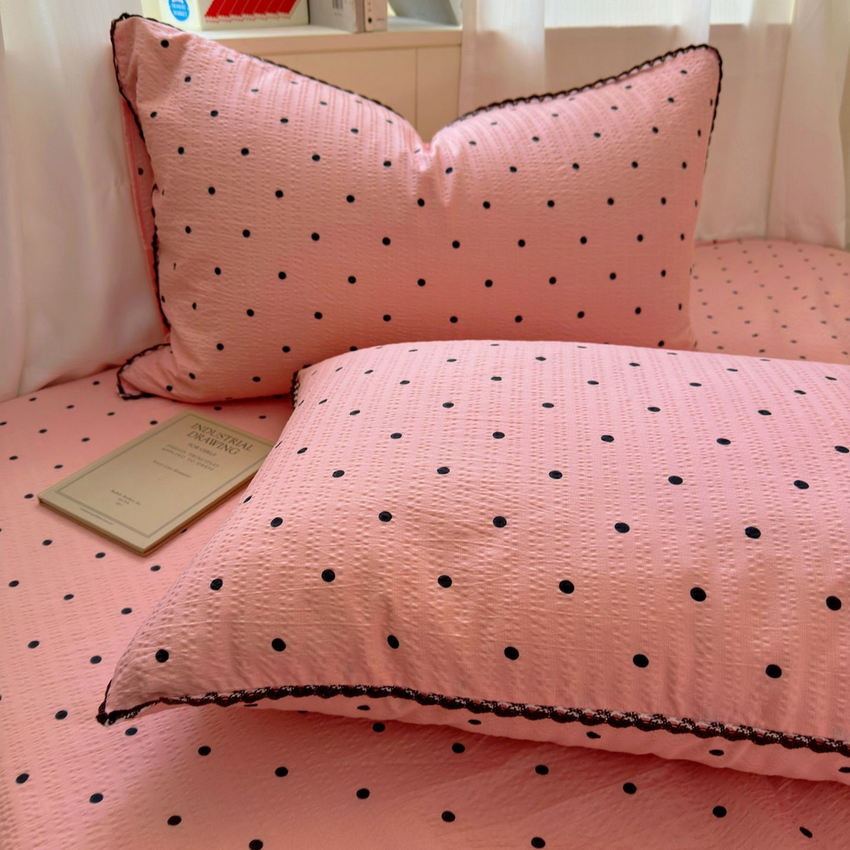 91家纺网 家纺一手货源 找家纺 优卡迪家纺馆 2025新款皱皱棉小花边床单（下载文件包含买家秀） 波点生活-粉